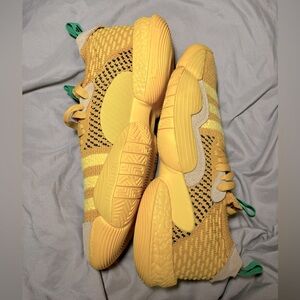 adidas Trae Young 2 Hazy Yellow men’s size 9.5 new no box